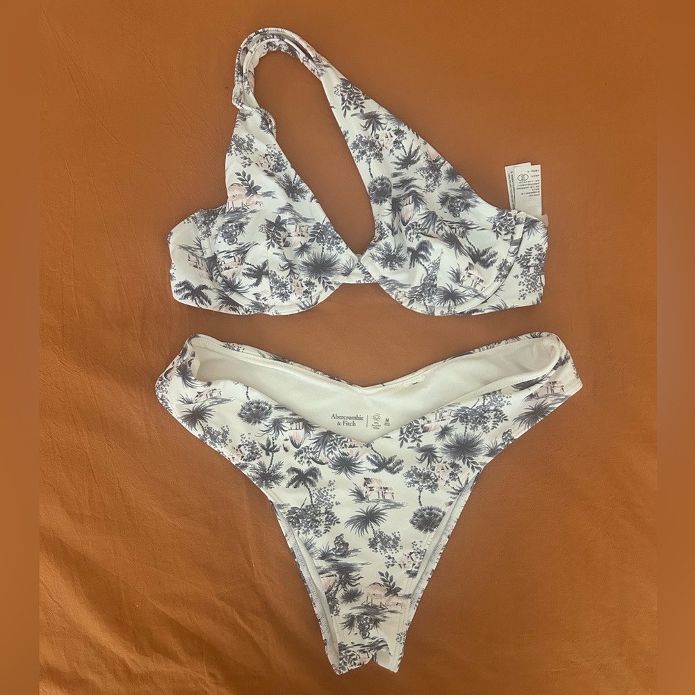 Abercrombie & Fitch Palm Print Underwire Bikini Set - Medium